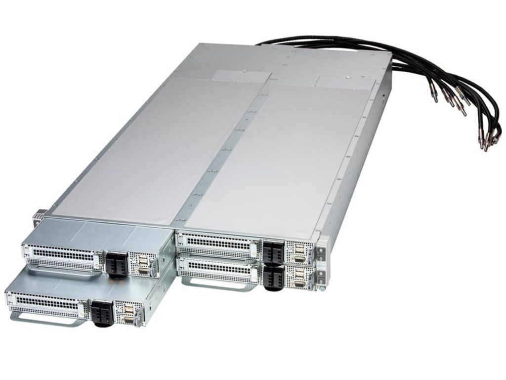 Supermicro FlexTwin 2U kasa — 4 bağımsız düğüm ve sıvı soğutma hortumları